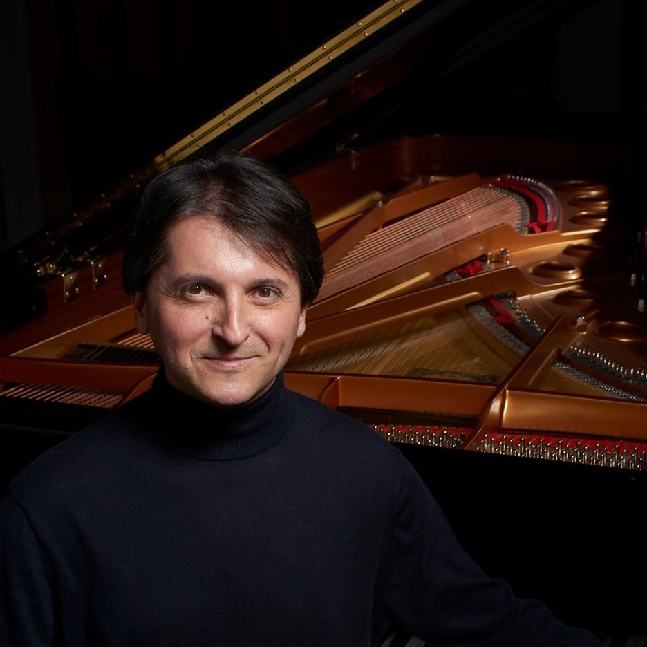 A portrait of Tamir Hendelman